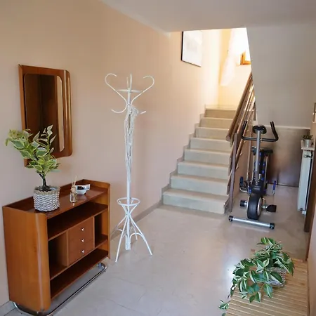 Giulietta-casa Con Giardino E Parcheggio Nyaraló