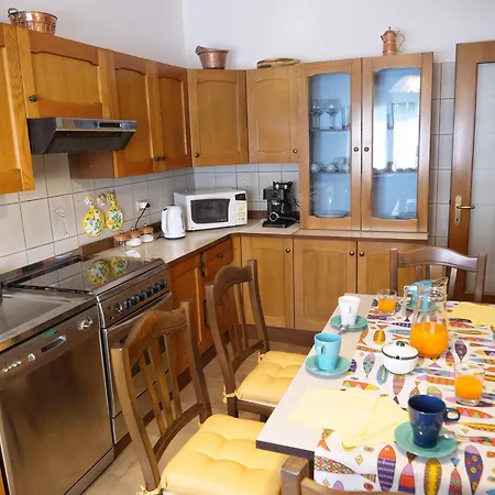 Giulietta-casa Con Giardino E Parcheggio Nyaraló