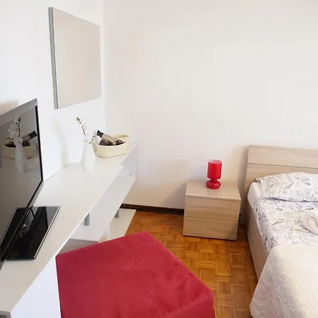 Giulietta-casa Con Giardino E Parcheggio Nyaraló Grado